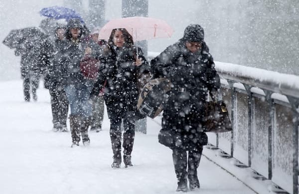 Ninsori, polei și temperaturi de până la -10 grade în următoarele zile