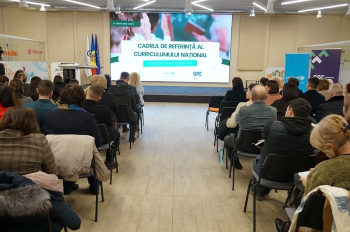 Consultări publice pentru actualizarea curriculei școlare, până pe 5 martie