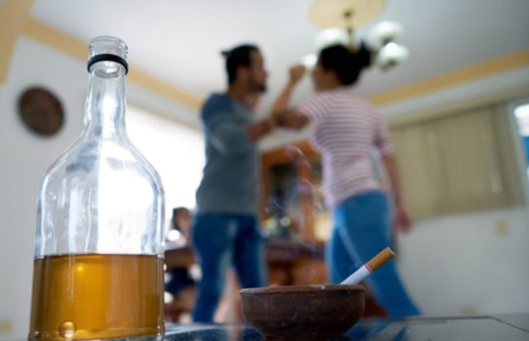Și-a înjunghiat concubinul din cauza geloziei. O femeie, condamnată la 6 ani de închisoare