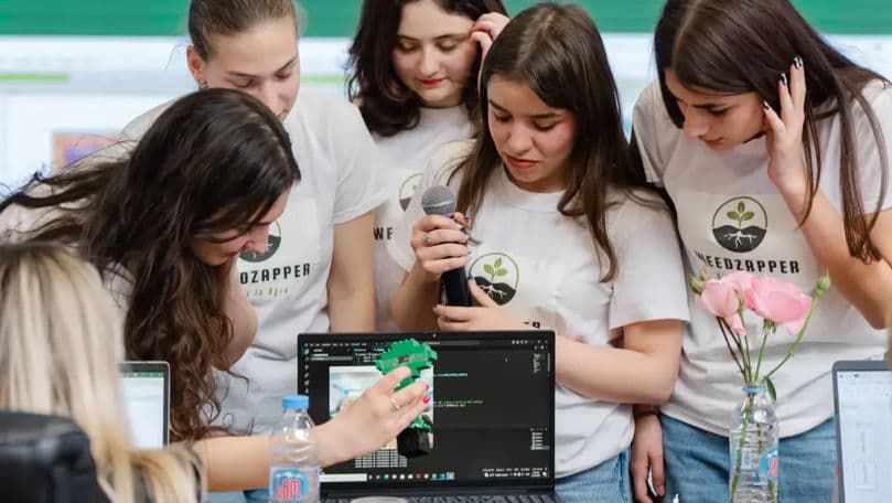 Adolescentele din R. Moldova pot participa la Technovation Girls 2026