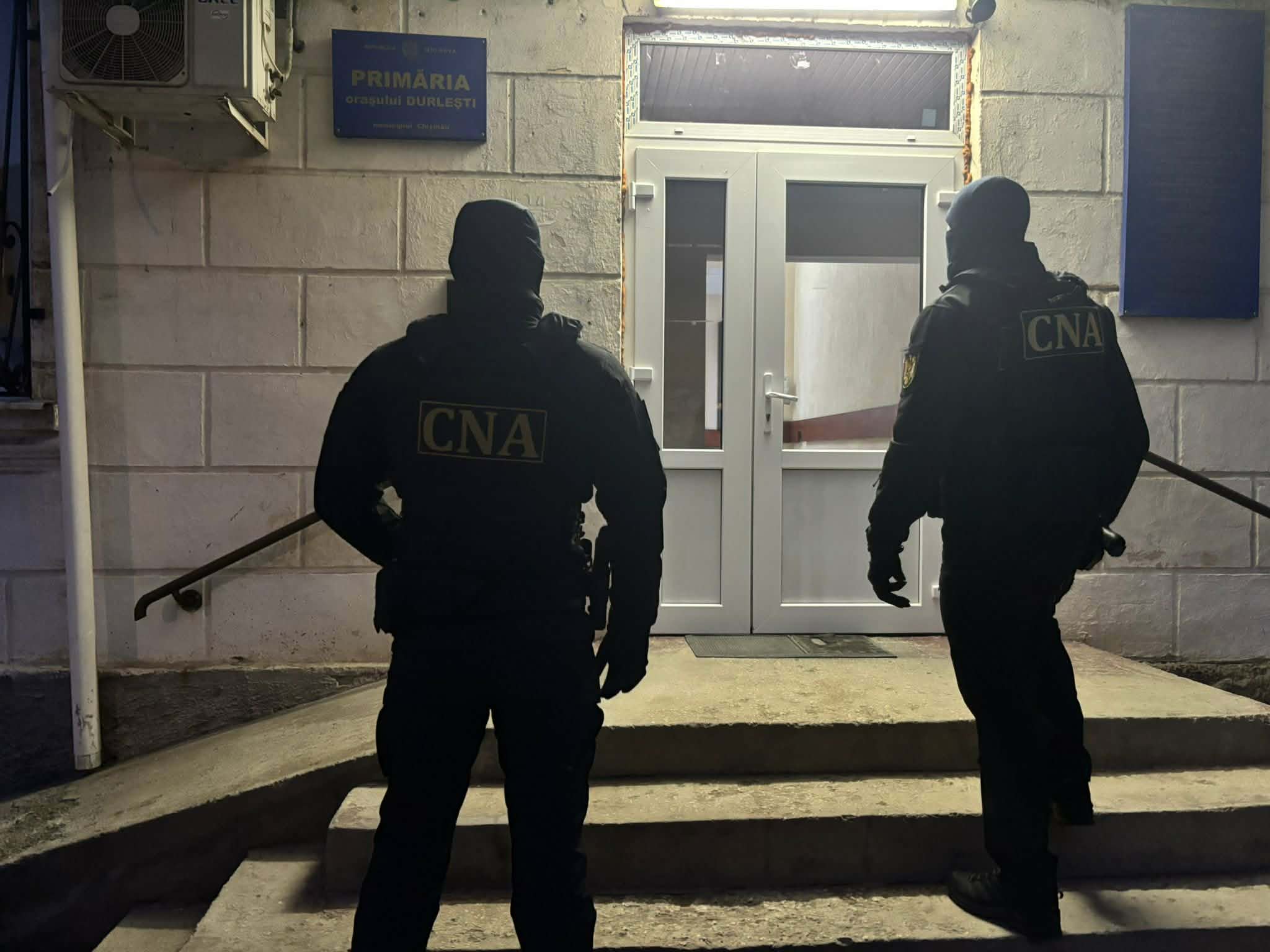 Восемь человек задержаны по делу о земельных участках в Дурлештах. Мэр и вице-мэр фигурируют в обысках НЦБК