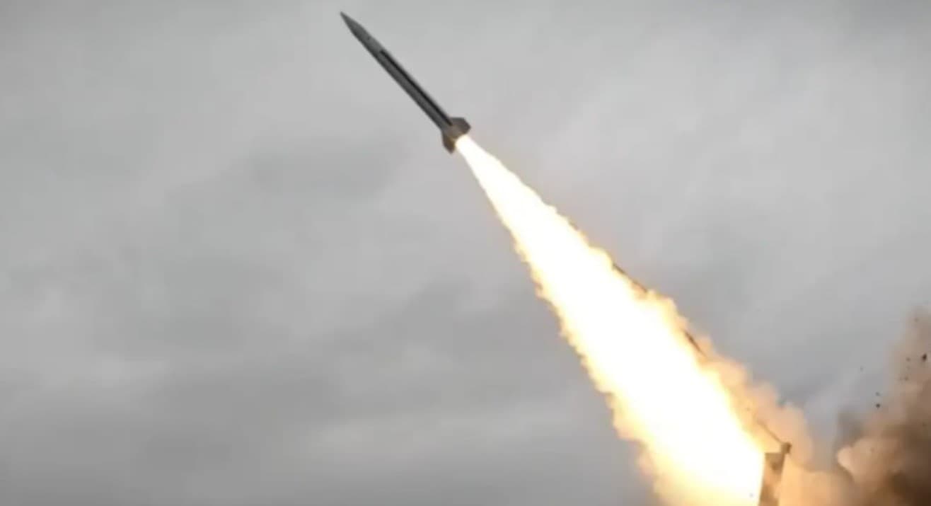VIDEO // Ce poate face noua rachetă balistică FP-7, testată de producătorul rachetei „Flamingo”. Imagini cu noua armă a Ucrainei