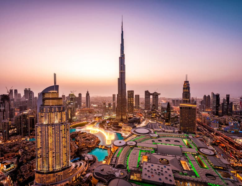 Autorităţile din Dubai şi Abu Dhabi au cerut hotelurilor să prelungească şederile pentru oaspeţii care nu pot pleca din cauza situaţiei din Orientul Mijlociu