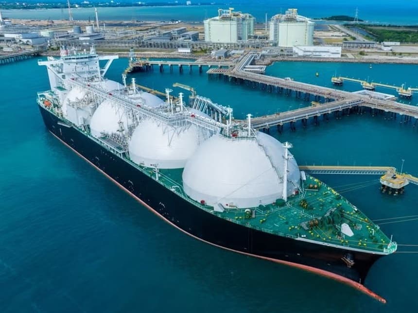 Qatarul a oprit producţia de gaze naturale lichefiate, după ce două facilităţi-cheie au fost atacate de drone lansate din Iran