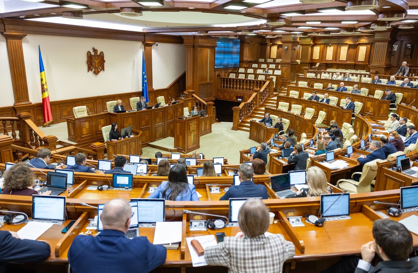 Deputații se întrunesc joi în ședință plenară. Lista proiectelor propuse spre examinare