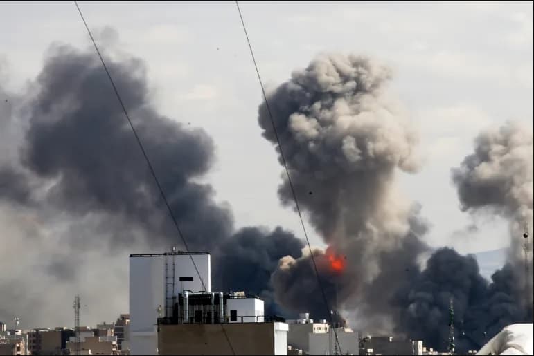 VIDEO // Momentul în care buncărul lui Khamenei a fost bombardat de 50 de avioane de vânătoare. Armata israeliană a publicat imaginile