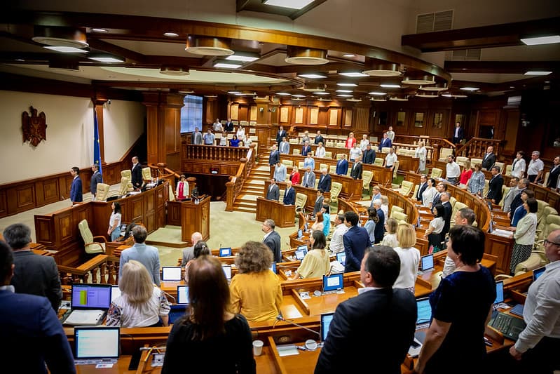 Promo-LEX propune reguli pentru deputați: fără abuz de resurse în scopuri politice și personale