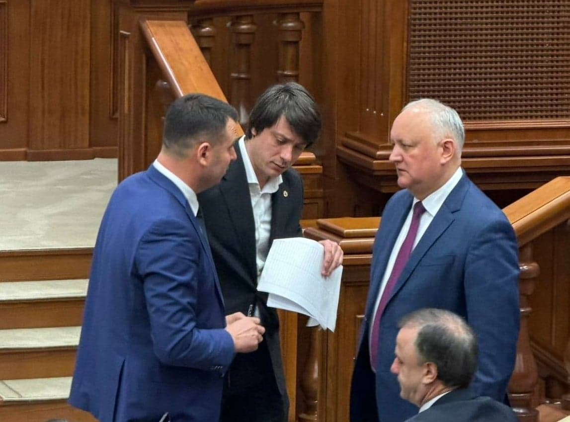DOC // Opoziția parlamentară cere misiunilor diplomatice să condamne micșorarea pragului de vot al membrilor comisiilor de vetting