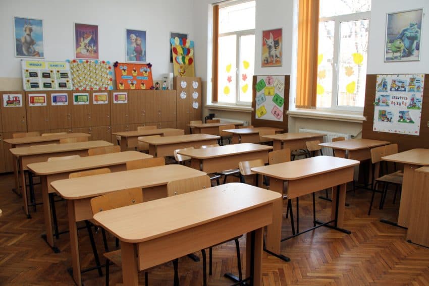 Școlile din Bălți trec temporar la învățământ online, pe fondul alertei de mediu