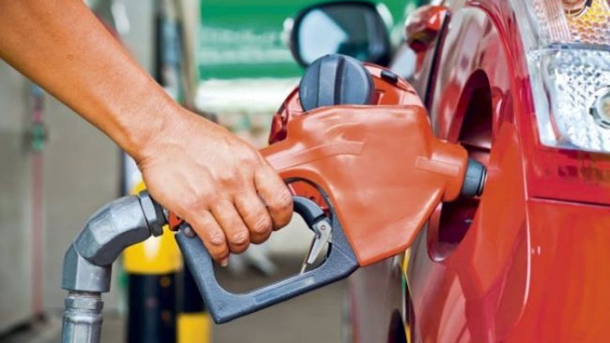 După motorină, și benzina depășește 28 de lei per litru. Cât vom plăti vineri la pompe