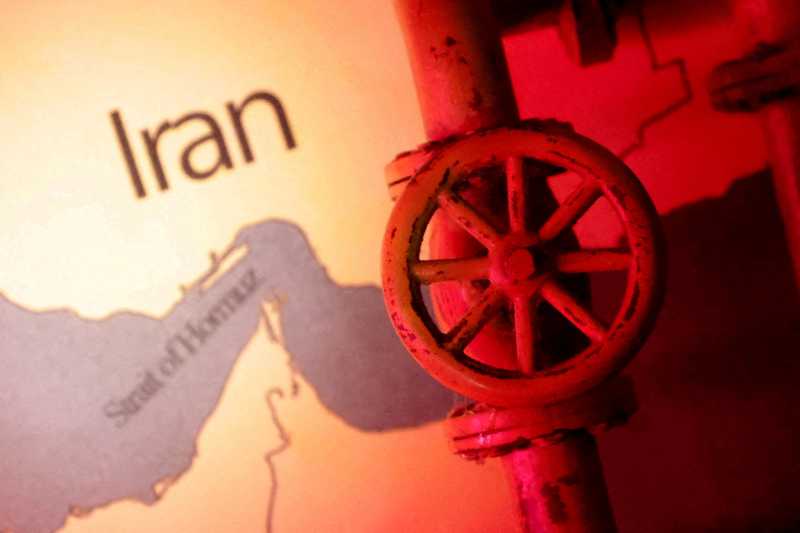 Iranul amenință cu închiderea completă a Strâmtorii Ormuz dacă sectorul său energetic va fi atacat