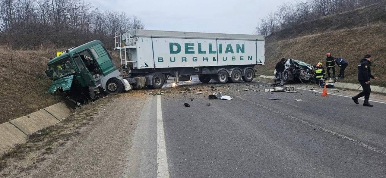 FOTO // Grav accident în Soroca. Un bărbat și-a pierdut viața