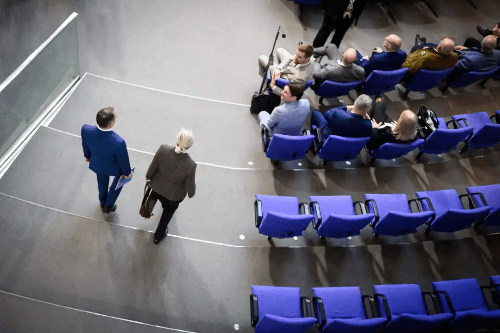 Legăturile partidului extremist german AfD cu Rusia nasc temeri privind scurgerea de informații sensibile din UE către oamenii lui Putin