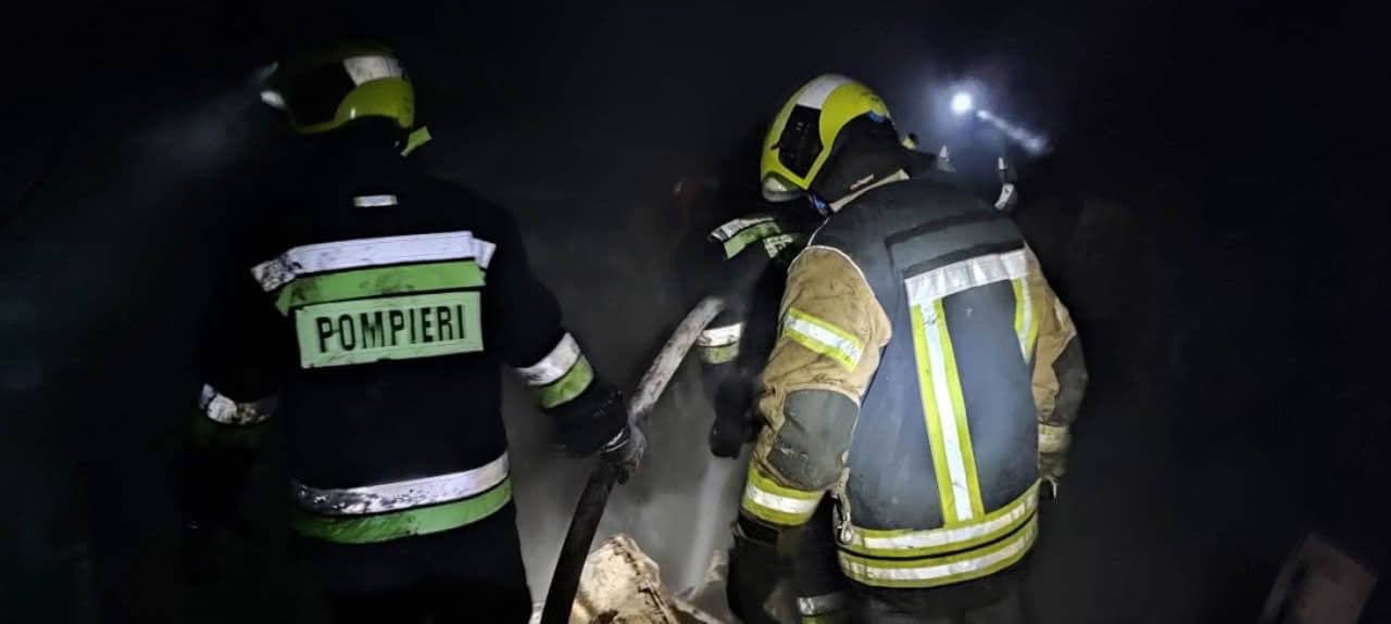 Incendii în Nisporeni și Rîșcani. Două persoane s-au ales cu arsuri