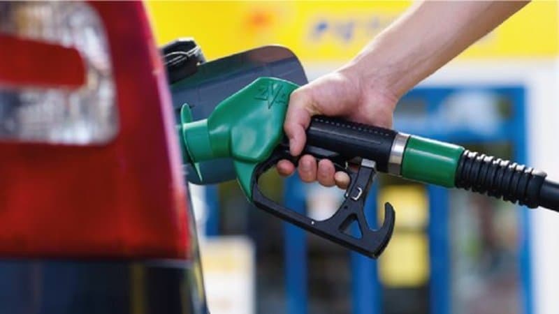 Prețul carburanților va fi calculat după media cotațiilor din ultimele 7 zile