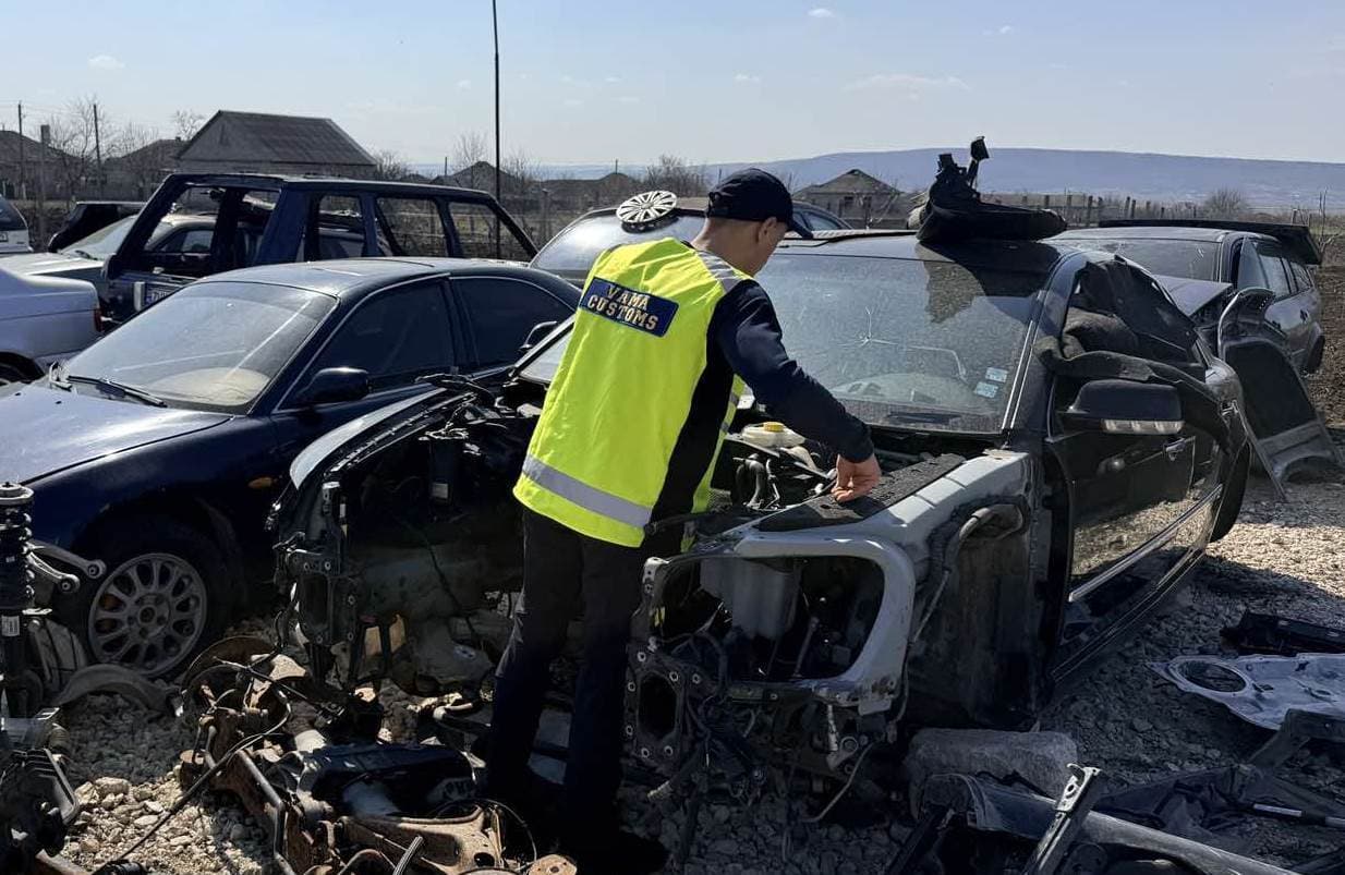 Business în Orhei. Vameșii au depistat 4 autovehicule străine, dezmembrate și scoase ilegal la vânzare