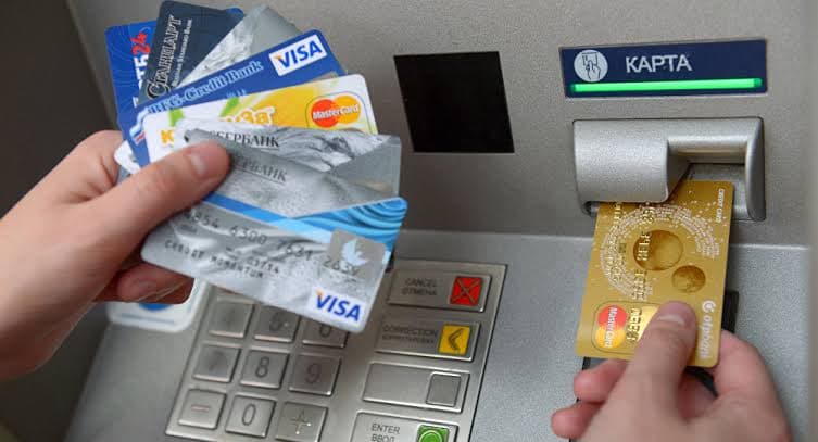 Primele pensii indexate vor fi transferate pe carduri pe 2 aprilie