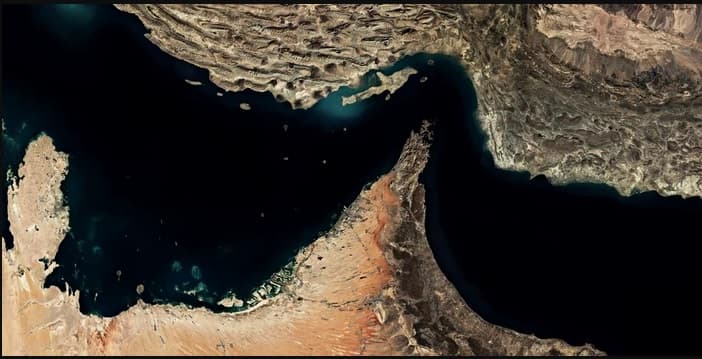 Primele nave au trecut prin Strâmtoarea Ormuz după anunțarea armistițiului între SUA și Iran