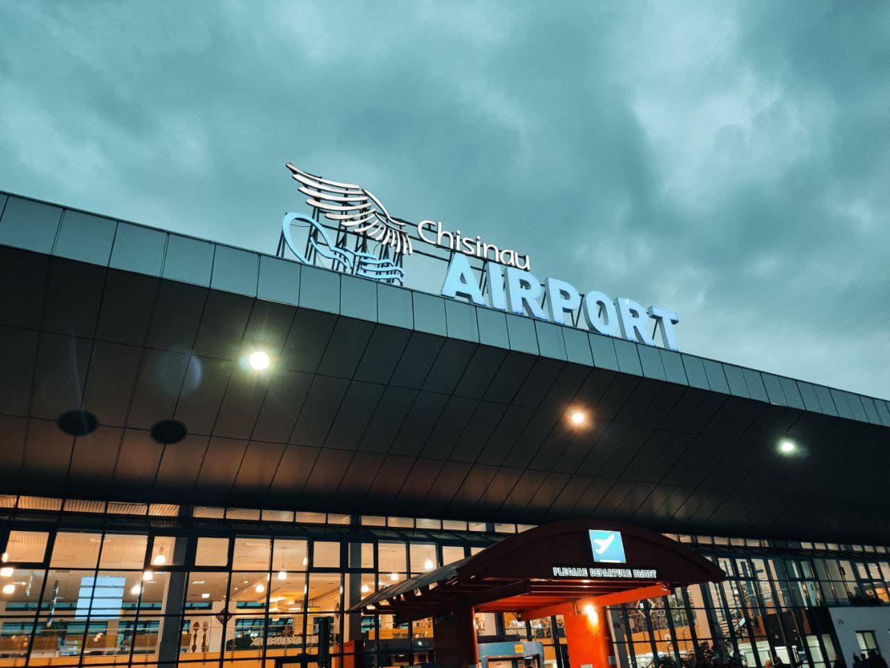 Alertă cu bombă pe Aeroportul din Chișinău. Serviciile specializate s-au deplasat la fața locului