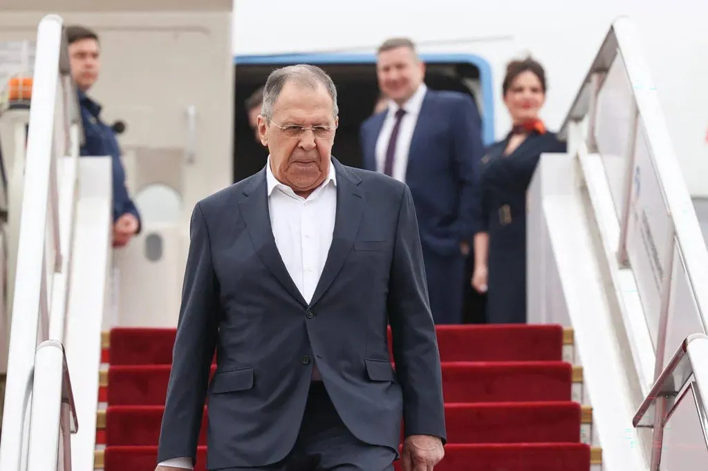 De la Beijing, Lavrov acuză SUA de continuarea strategiei geopolitice fundamentale din Războiul Rece, care ar viza acum și China