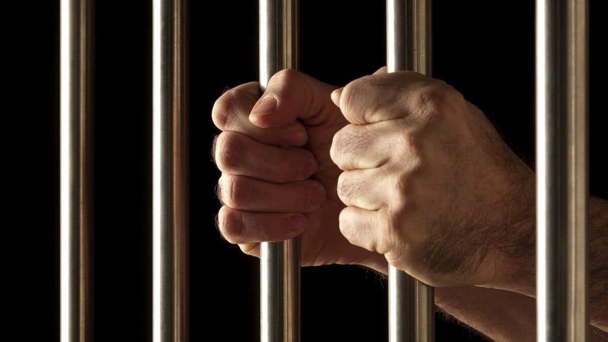 Escrocherie pusă la cale din penitenciar // Un deținut, condamnat după ce a promis căsătorie și a lăsat o femeie fără 40 de mii de euro
