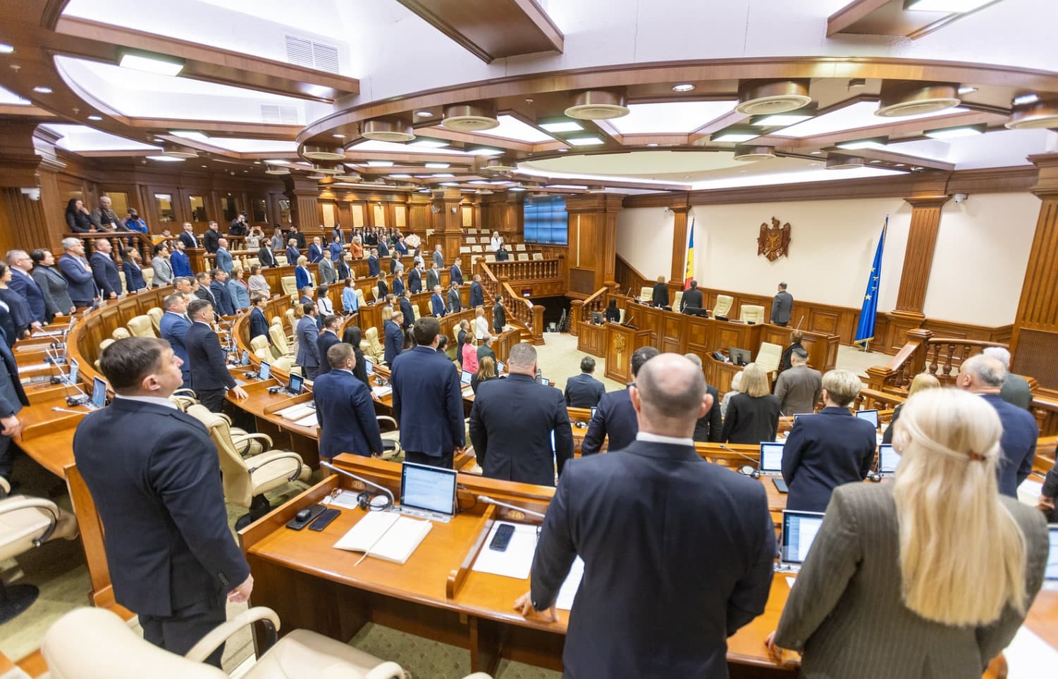 Deputații se întrunesc vineri în ședință plenară. Proiectul ordinii de zi, aprobat de Biroul Permanent