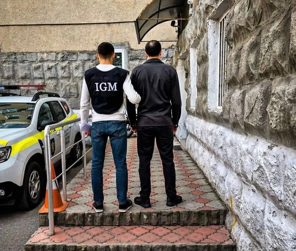 Un străin dat în urmărire internațională, reținut în Anenii Noi. Este suspectat de escrocherie și acte de corupție