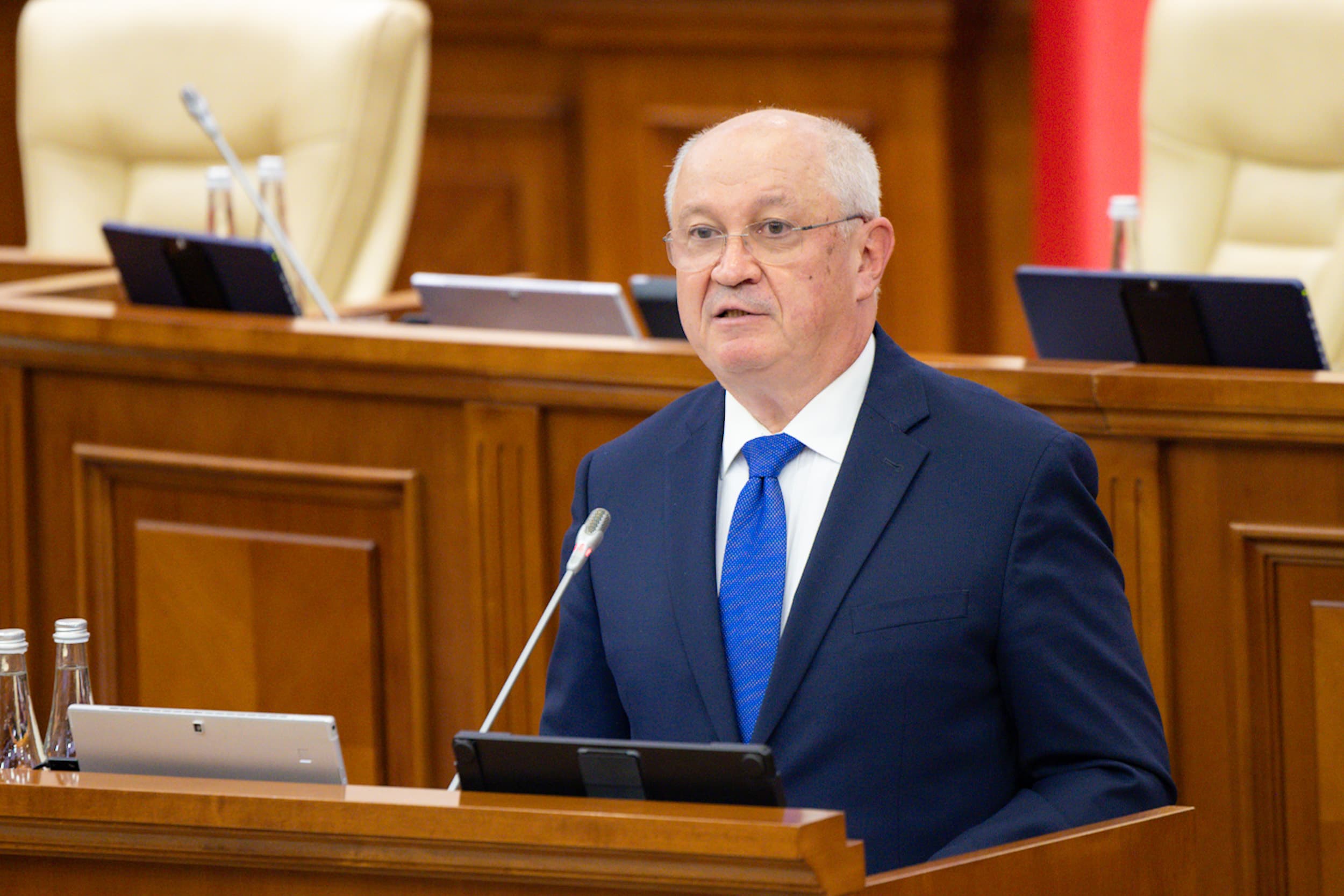 Premierul merge astăzi în Parlament să solicite abrogarea stării de urgență în energetică