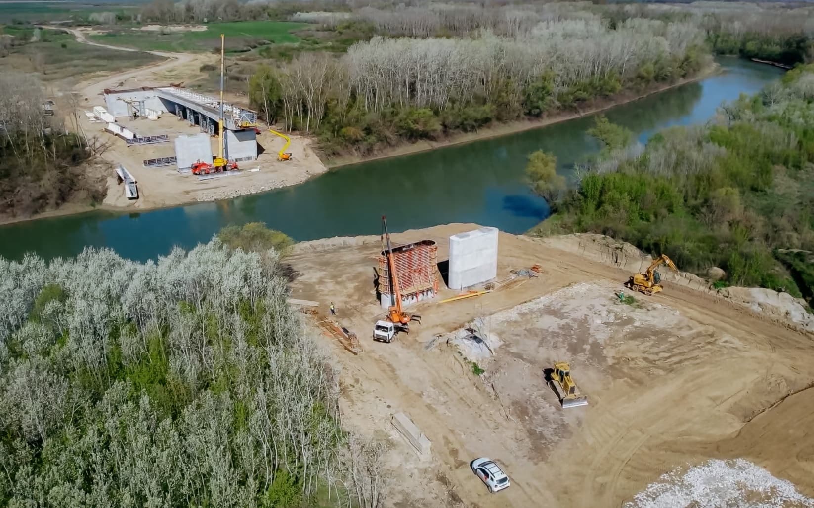 FOTO // Podul de la Ungheni, gata în proporție de 45 de procente la mai puțin de un an de la începutul construcțiilor