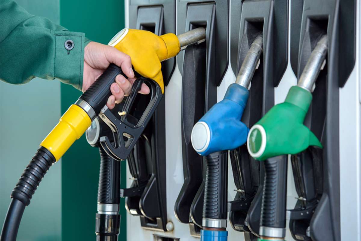 Prețuri noi la carburanți: motorina se ieftinește, iar benzina se scumpește