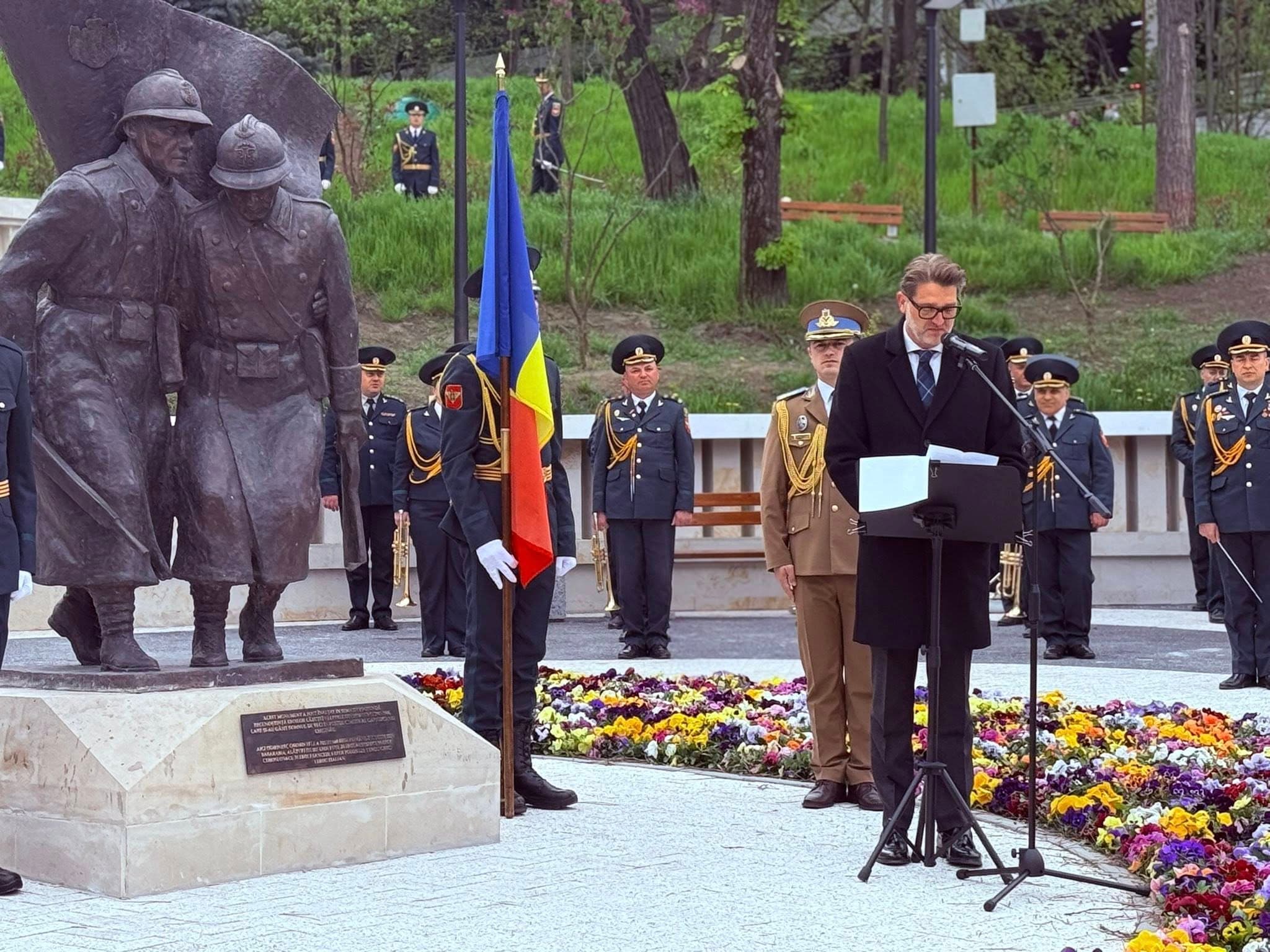 Ambasadorul României, la ceremonia dedicată Zilei Veteranilor de Război: Avem datoria morală de a păstra vie memoria celor care s-au jertfit pentru patrie