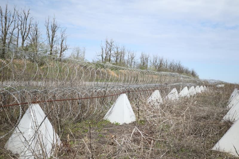 FOTO // Ucraina își consolidează liniile de apărare pe segmentul de frontieră cu regiunea transnistreană