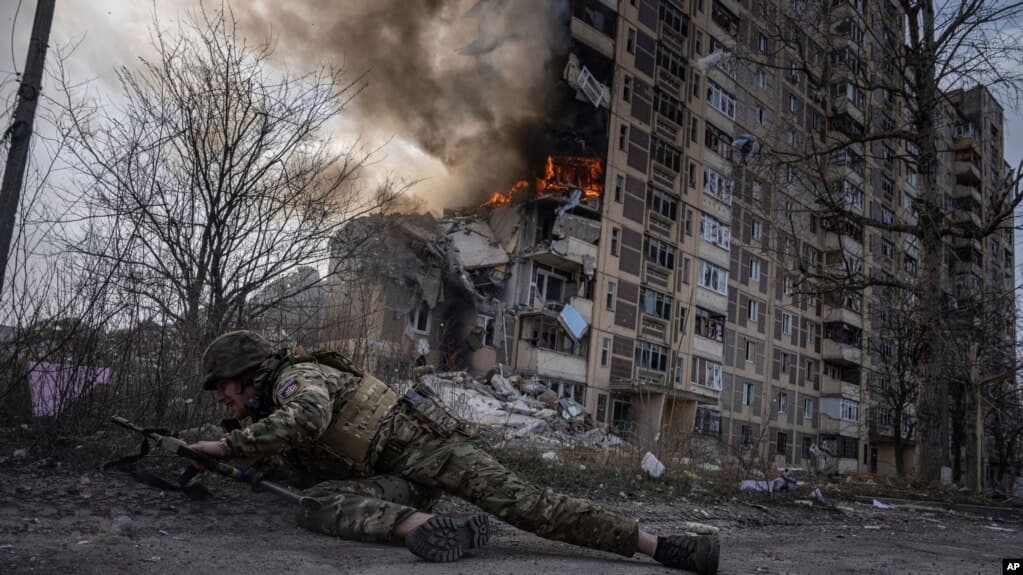 Ucraina semnalează noi atacuri cu scurt timp înainte de intrarea în vigoare a armistiţiului anunţat de Kiev