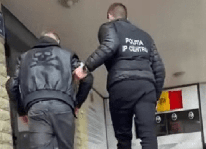 VIDEO // Un escroc, prins în flagrant în timp ce ridica bani de la una dintre victime