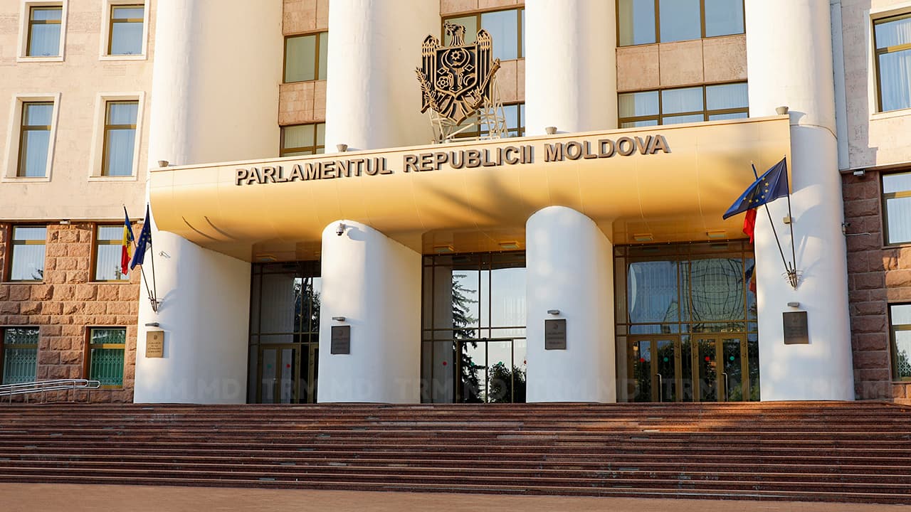 Parlamentul își deschide ușile pentru public în Noaptea Muzeelor. Vizitatorii vor putea ține discursuri în plen