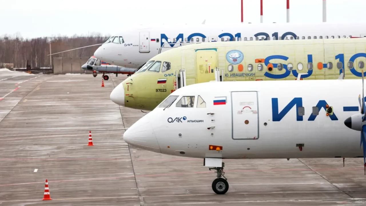 Zboruri suspendate pe 13 aeroporturi din sudul Rusiei. Clădirea serviciului de navigație aeriană Rostov-pe-Don a fost lovită de drone
