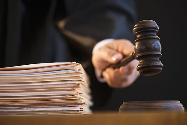 Ar fi ucis din gelozie un vecin. Un bărbat din Fălești, trimis pe banca acuzaților