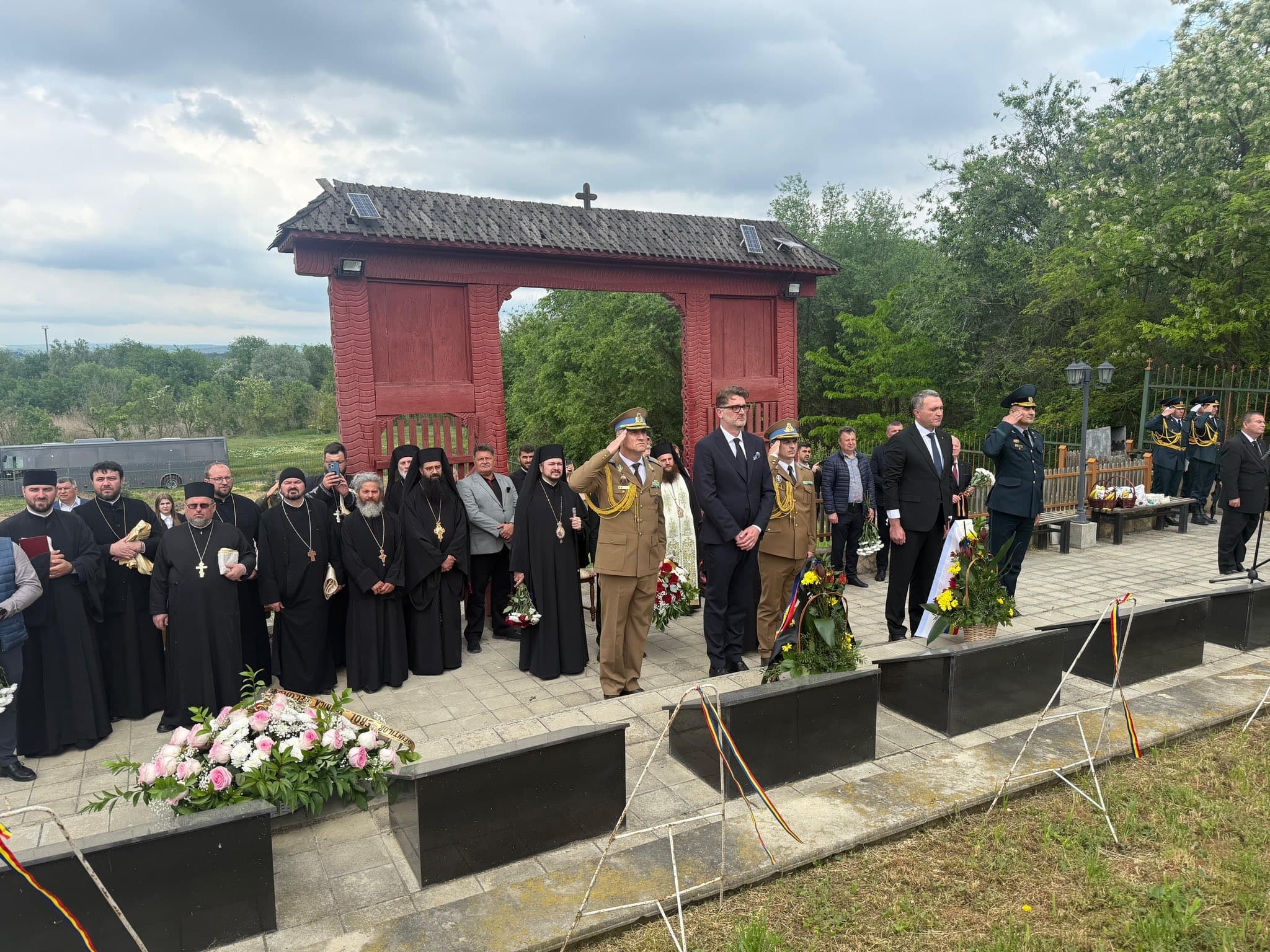 FOTO, VIDEO // Ambasadorul României a participat la ceremonia dedicată Zilei Eroilor, la Cimitirul de la Țiganca