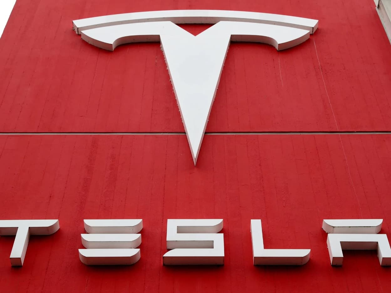Tesla recheamă peste 14 000 de mașini electrice Model Y. Ce problemă au vehiculele