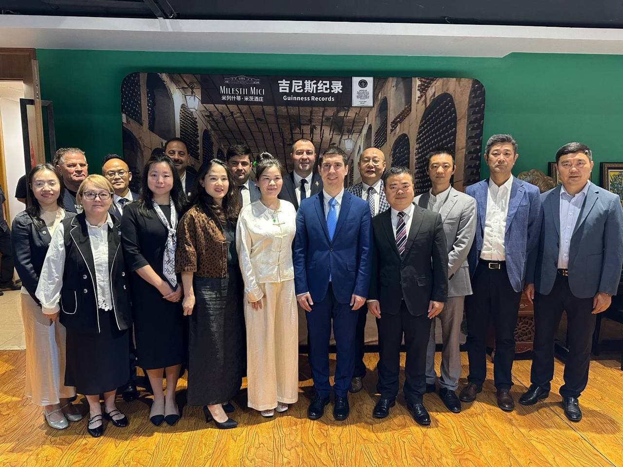 Vinul Moldovei cucerește piața din China. Rețea de 400 de magazine și campanii de promovare pe zgârie-nori în Shanghai și Shenzhen
