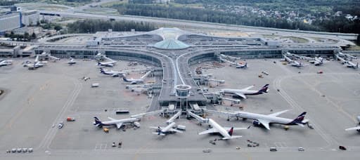Rusia intenționează să închidă aproape complet spațiul aerian de deasupra Moscovei pentru aviația civilă