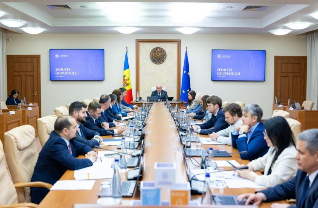 Guvernul intervine pe piața carburanților: ANRE va putea modifica rapid formula de calcul a prețurilor