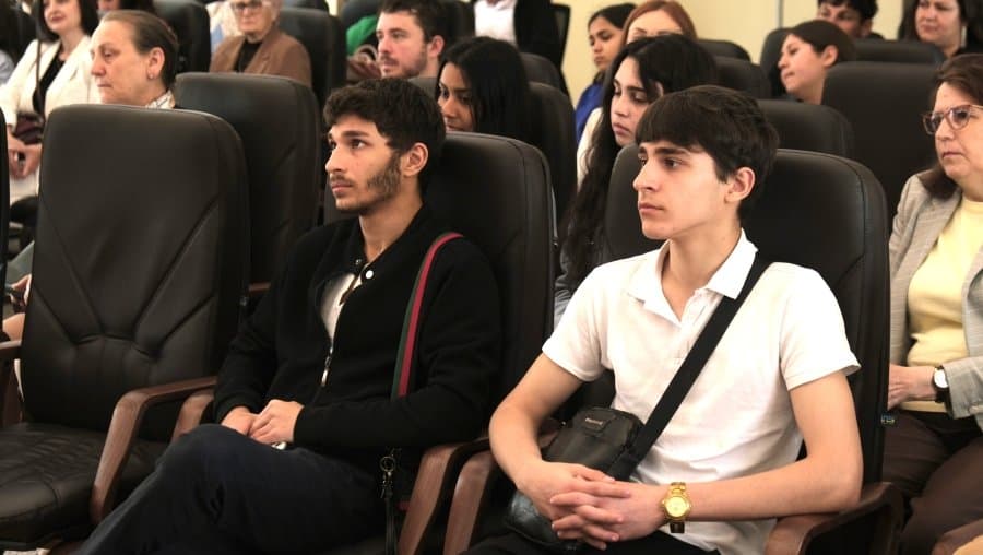 Burse pentru 120 de elevi și studenți de etnie romă în anul de studii 2026-2027