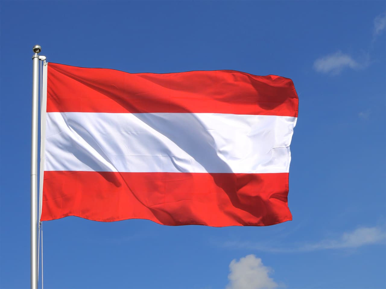 Drona căzută pe un bloc din România // Austria reacționează dur: „Europa nu cedează intimidării”. Ce măsuri s-au luat la Viena