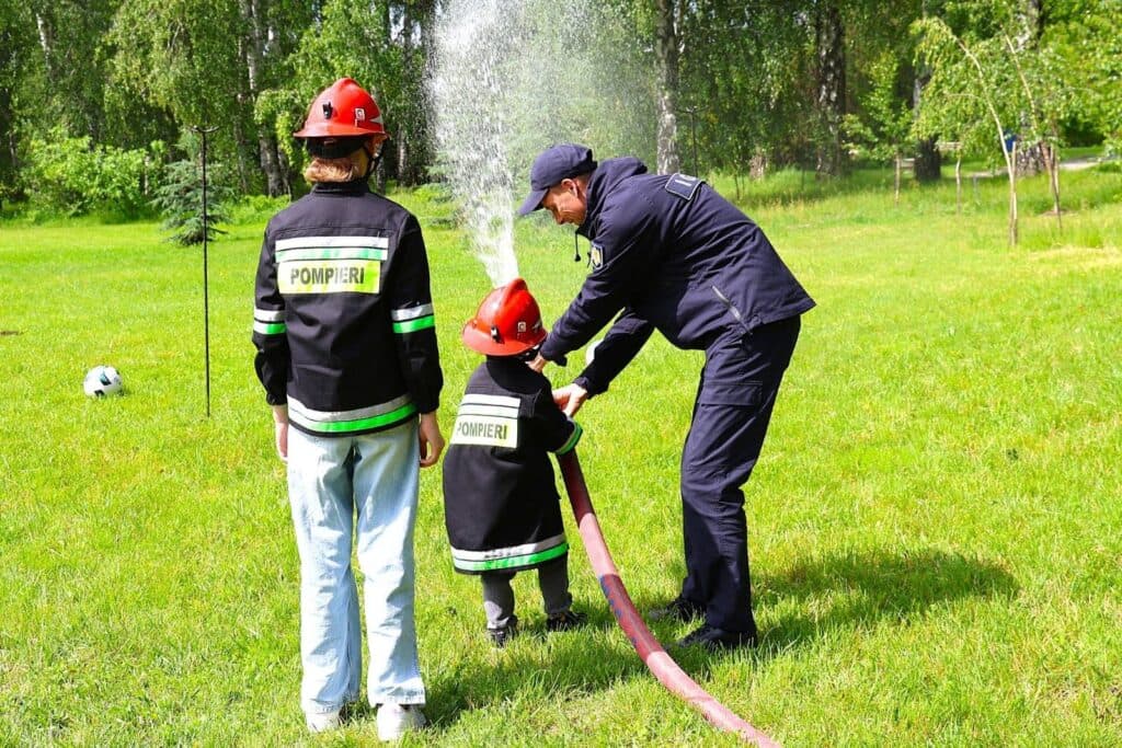 De ziua lor, copiii au intrat în rolul salvatorilor și polițiștilor
