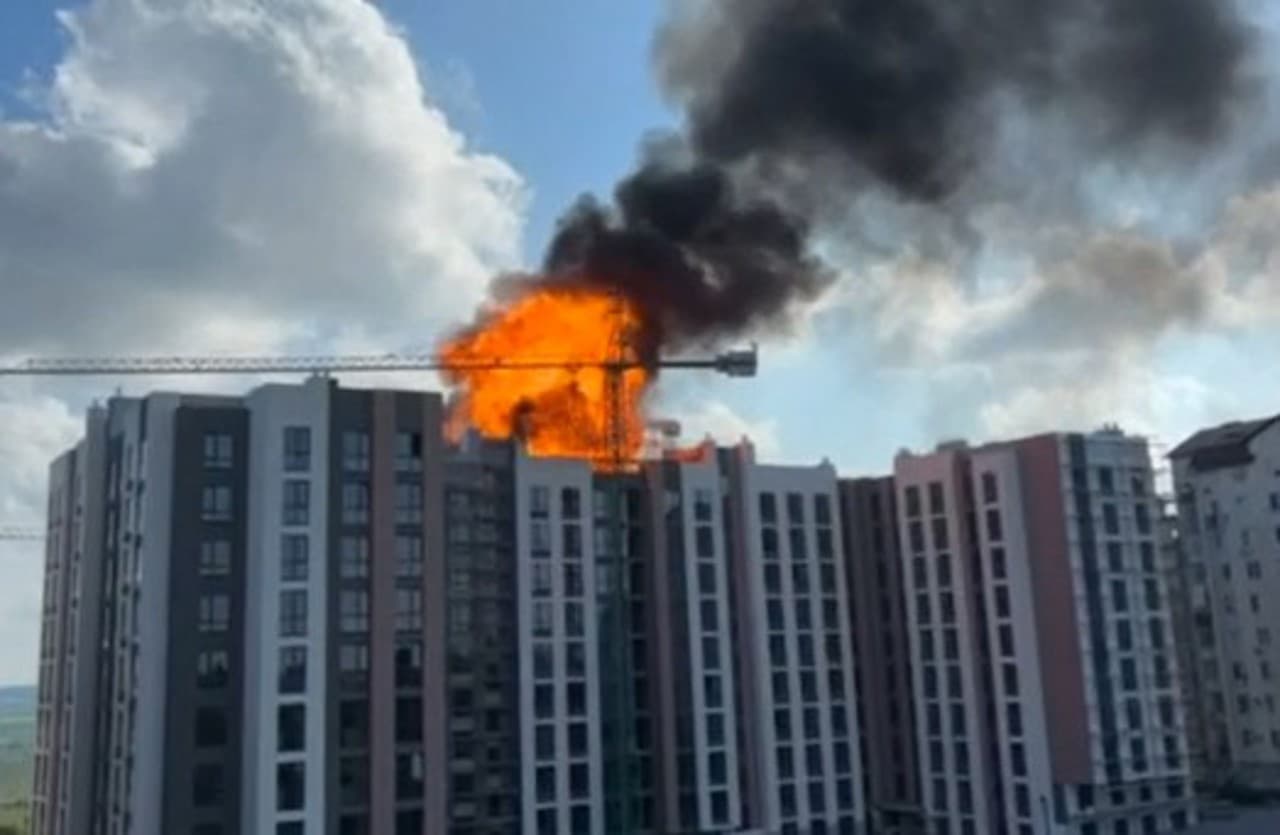 Explozie într-un bloc în construcție din Durlești. Pompierii au intervenit la fața locului