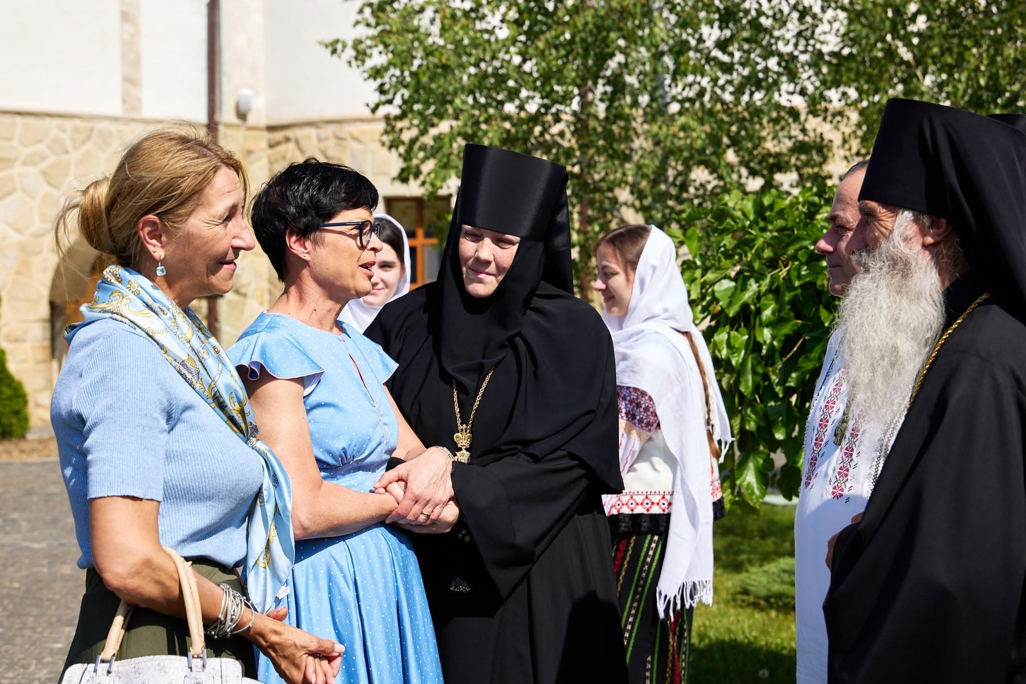 FOTO // Marta Kos, în vizită la Mănăstirea Marta și Maria: Tradițiile și identitatea culturală sunt o bogăție a R. Moldova