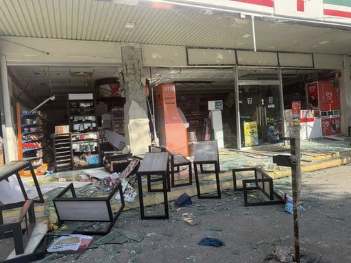 Cel puţin 32 de morţi în cutremurul din Filipine, potrivit celui mai recent bilanţ. Alerta de tsunami a fost ridicată, dar supravieţuitorii povestesc că au trăit momente de groază