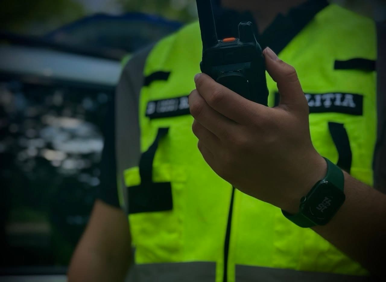 VIDEO // Droguri în valoare de 300 de mii de lei, ridicate de polițiști la Chișinău și Ialoveni. Un bărbat, reținut