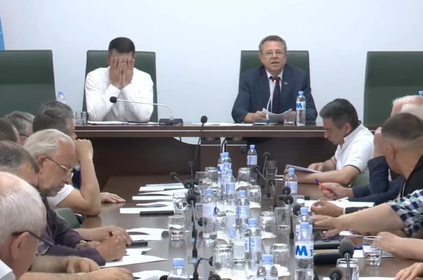 Deputații de la Comrat au refuzat să ia act de cererea de demisie a președintelui interimar al APG